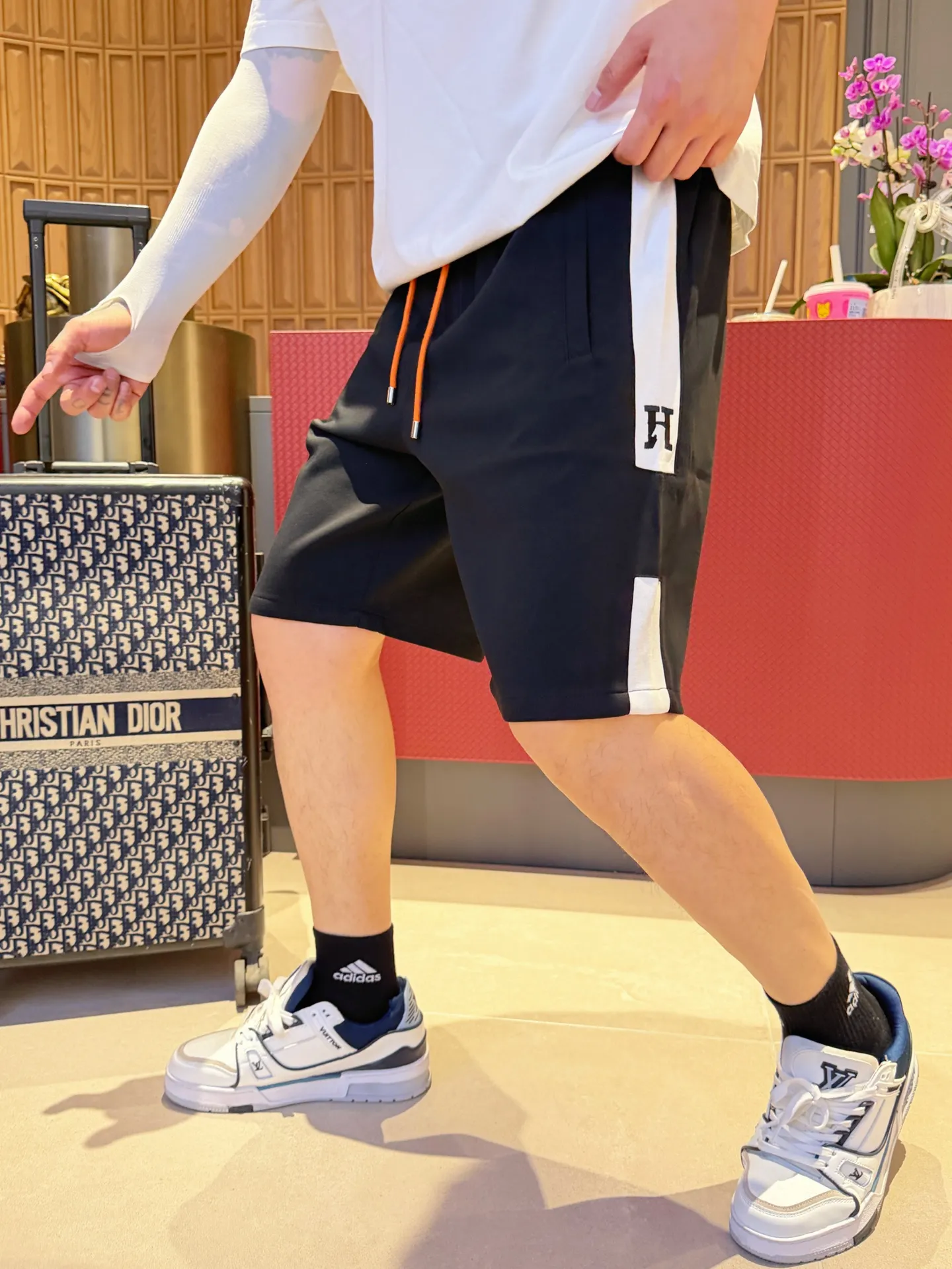 Hermès three-standard complete 2026 summer New Arrival men's casual shorts, advanced custom-made Breathable fabric, Breathable fabric, extremely stretchy and comfortable, impeccable details, top-grade accessories, original logo design concept, delicate and soft feel! The upper body fit is awesome! Size: M-XXXL Please state your height and weight when ordering